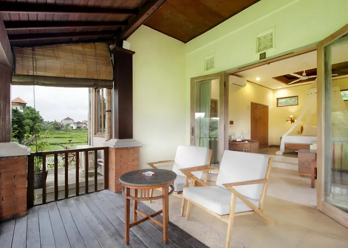 イン Tegal Sari 4*