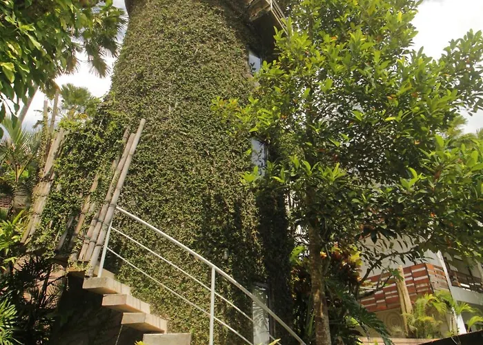 イン Tegal Sari